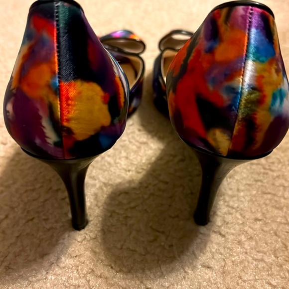 Coach and Four Colorful High Heels - size 7 - Picture 3 of 6